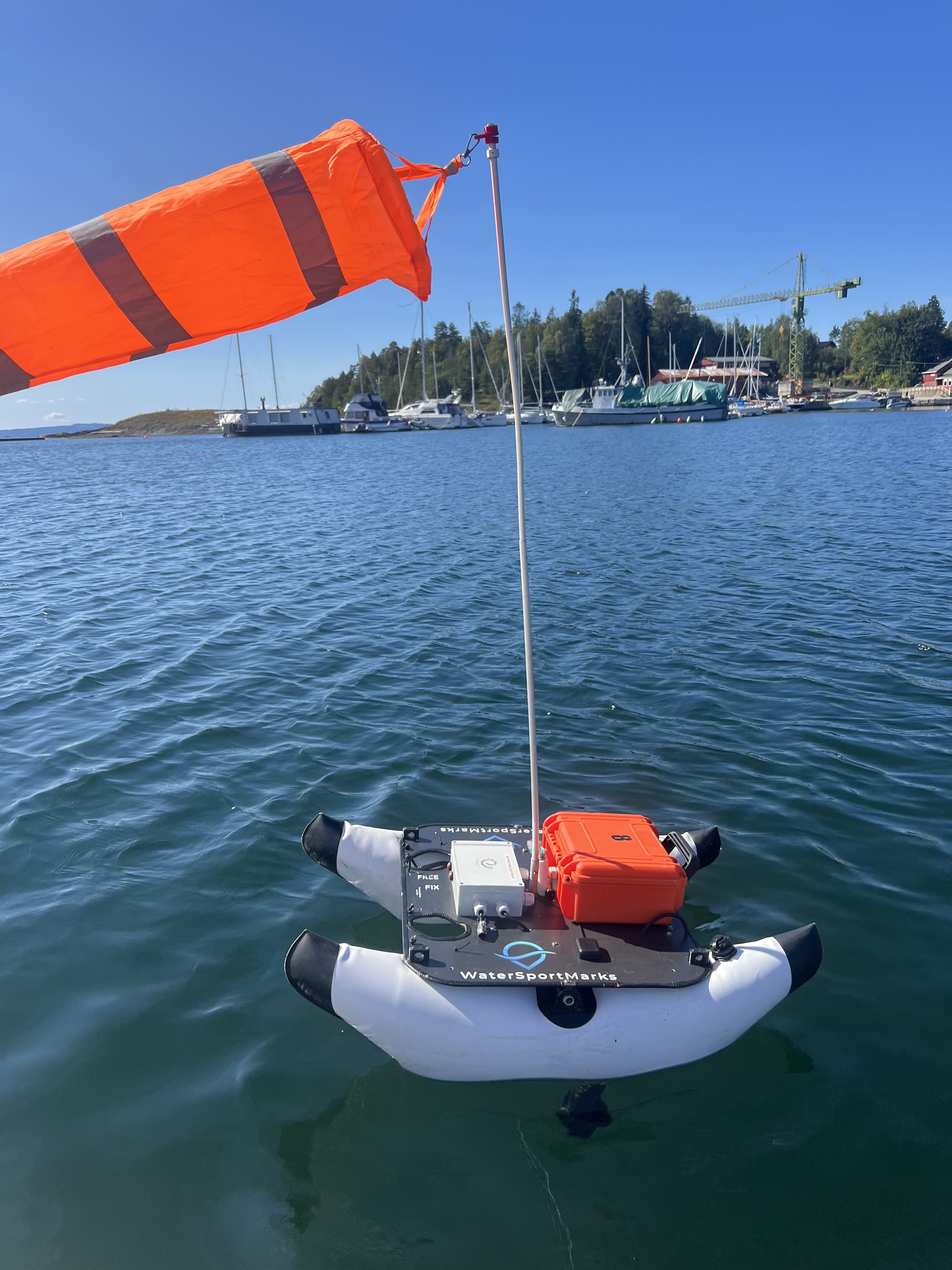 SMark med vindpølse — treningsoppsett på vannet